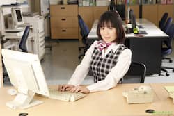 嫌と言えない旅行代理店の女